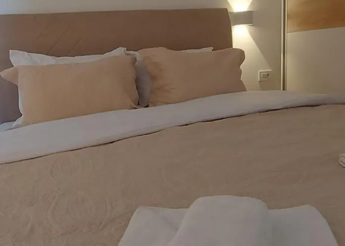 Апартаменти We